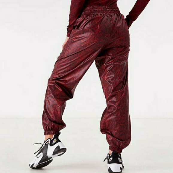 Nike Maroon Snakeskin Python Print Joggers Size XS Loose Pants Track Gym - Picture 7 of 7
